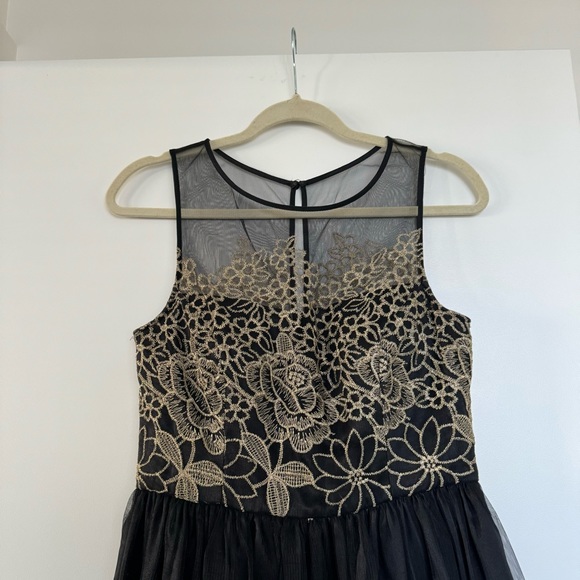 Black & Gold Floral Tulle Cocktail Dress - Picture 4 of 8